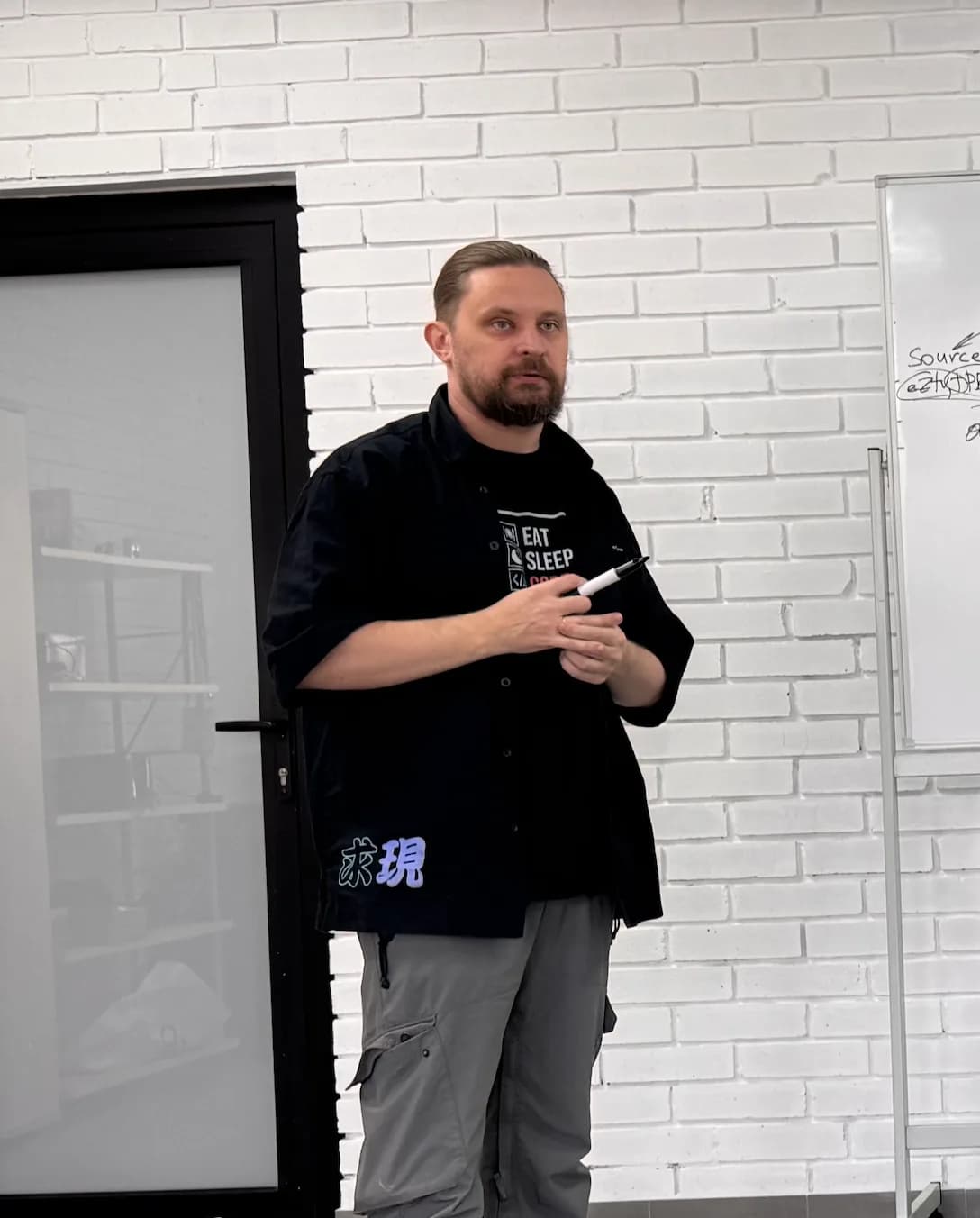 Технический директор Moses-Team проводит рабочую встречу Технический директор Moses-Team проводит рабочую встречу